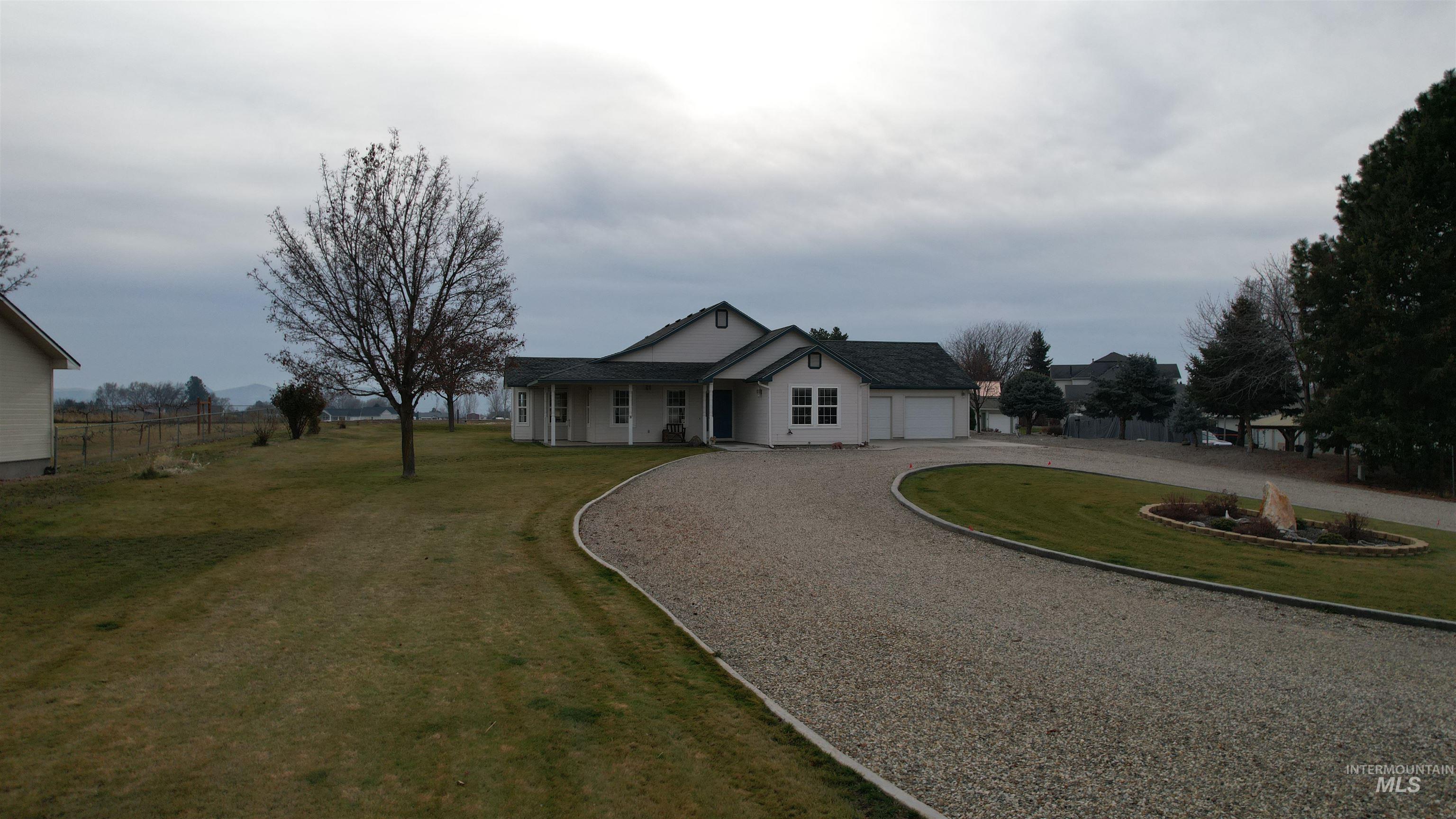 425 W Central Rd, Emmett, Idaho 83617, 3 Bedrooms, 2 Bathrooms, Residential For Sale, Price $644,000,MLS 98972700