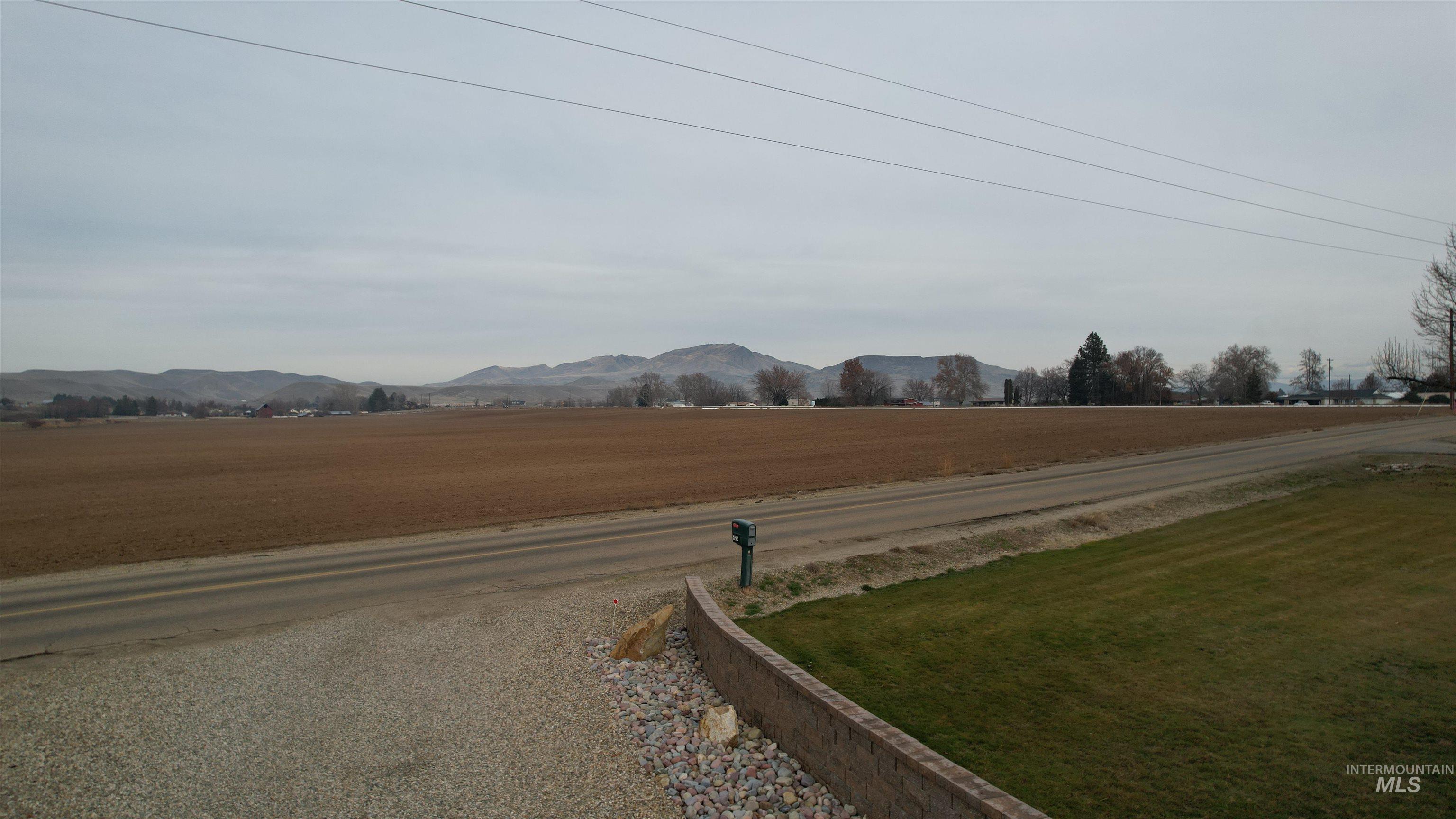 425 W Central Rd, Emmett, Idaho 83617, 3 Bedrooms, 2 Bathrooms, Residential For Sale, Price $644,000,MLS 98972700