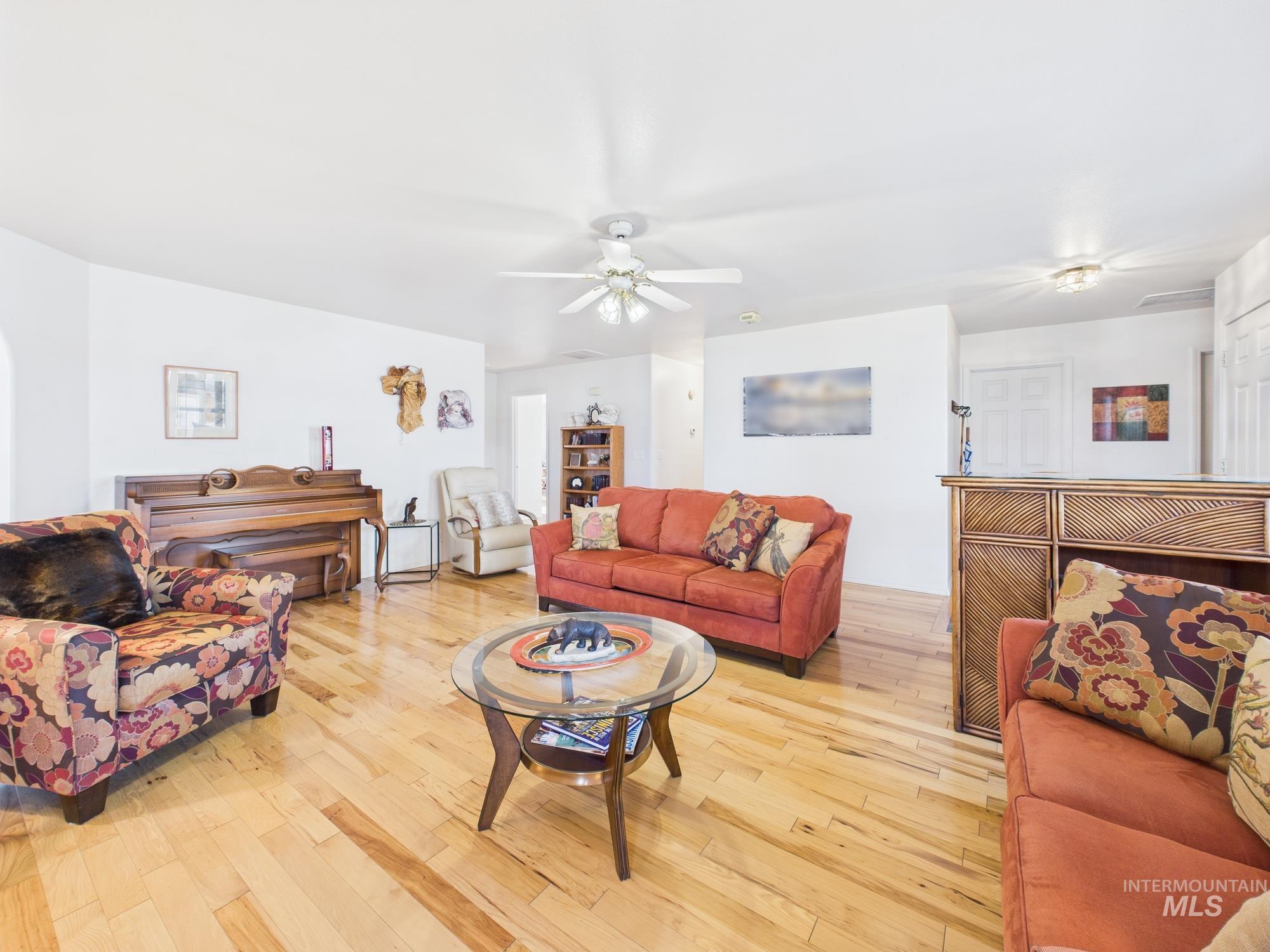 425 W Central Rd, Emmett, Idaho 83617, 3 Bedrooms, 2 Bathrooms, Residential For Sale, Price $644,000,MLS 98972700