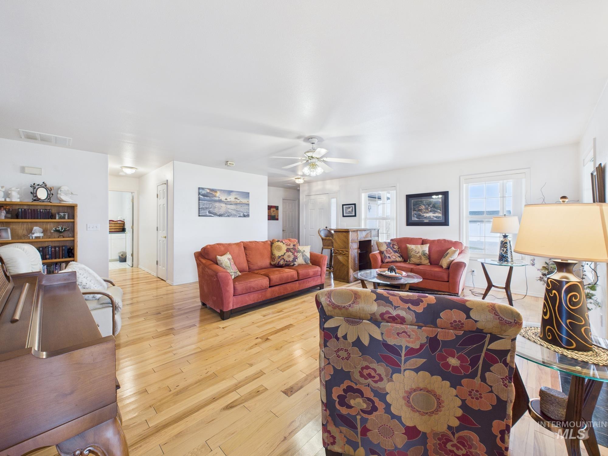 425 W Central Rd, Emmett, Idaho 83617, 3 Bedrooms, 2 Bathrooms, Residential For Sale, Price $644,000,MLS 98972700