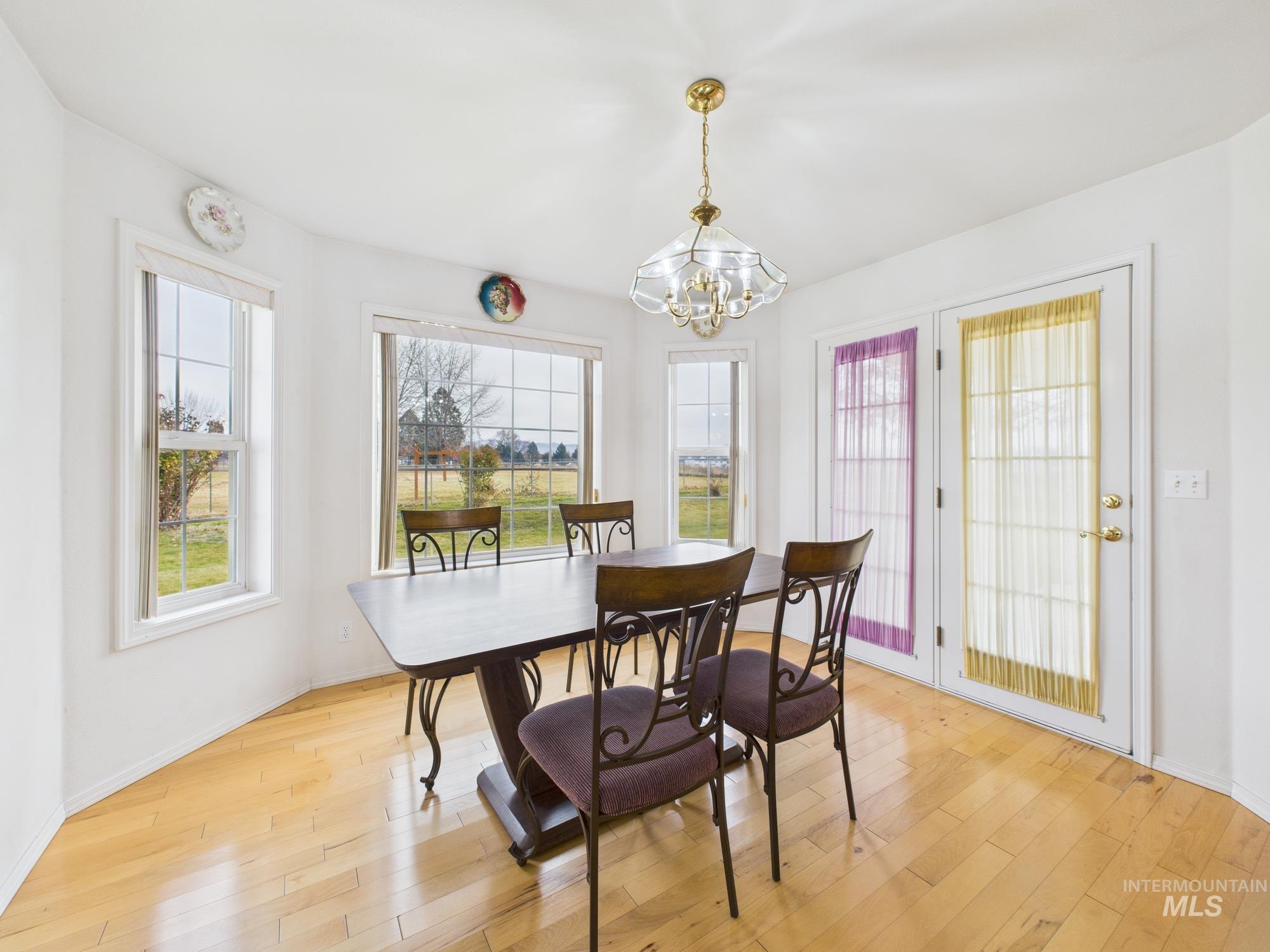 425 W Central Rd, Emmett, Idaho 83617, 3 Bedrooms, 2 Bathrooms, Residential For Sale, Price $644,000,MLS 98972700