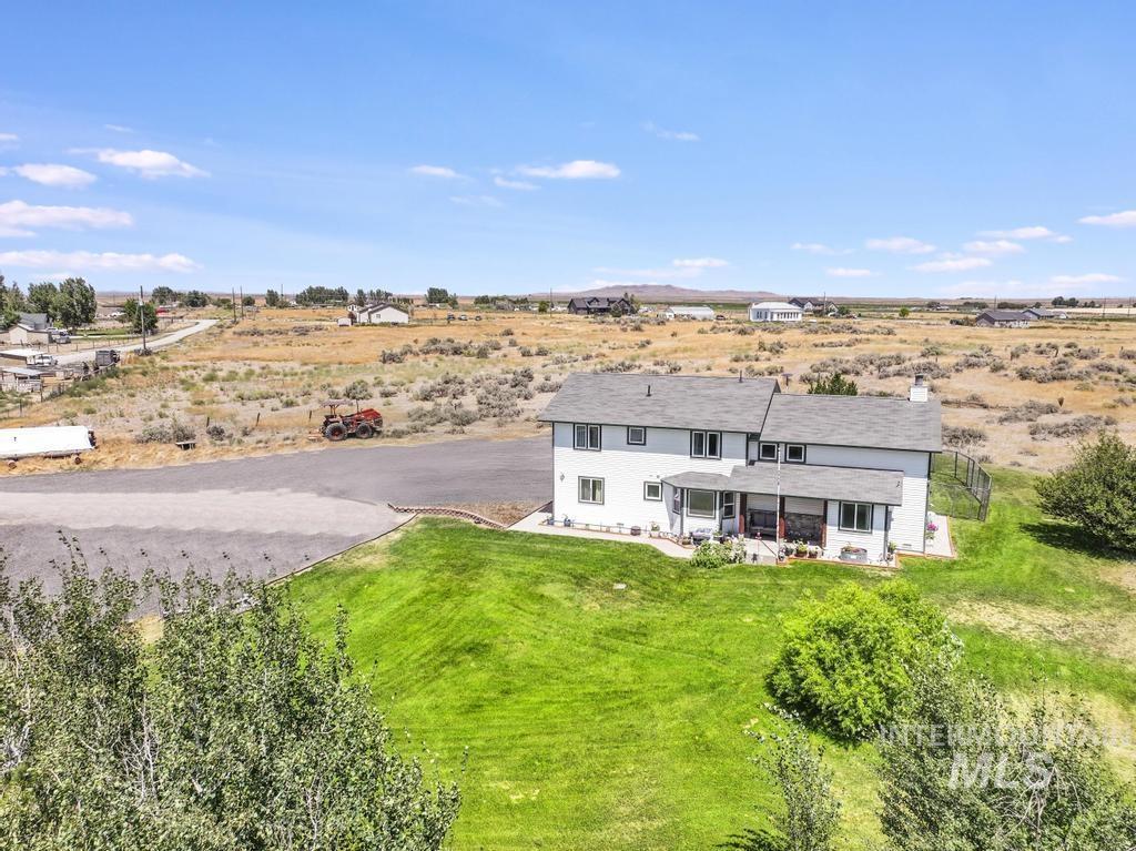 568 N 150 E, Shoshone, Idaho 83352, 4 Bedrooms, 2.5 Bathrooms, Residential For Sale, Price $555,000,MLS 98972703