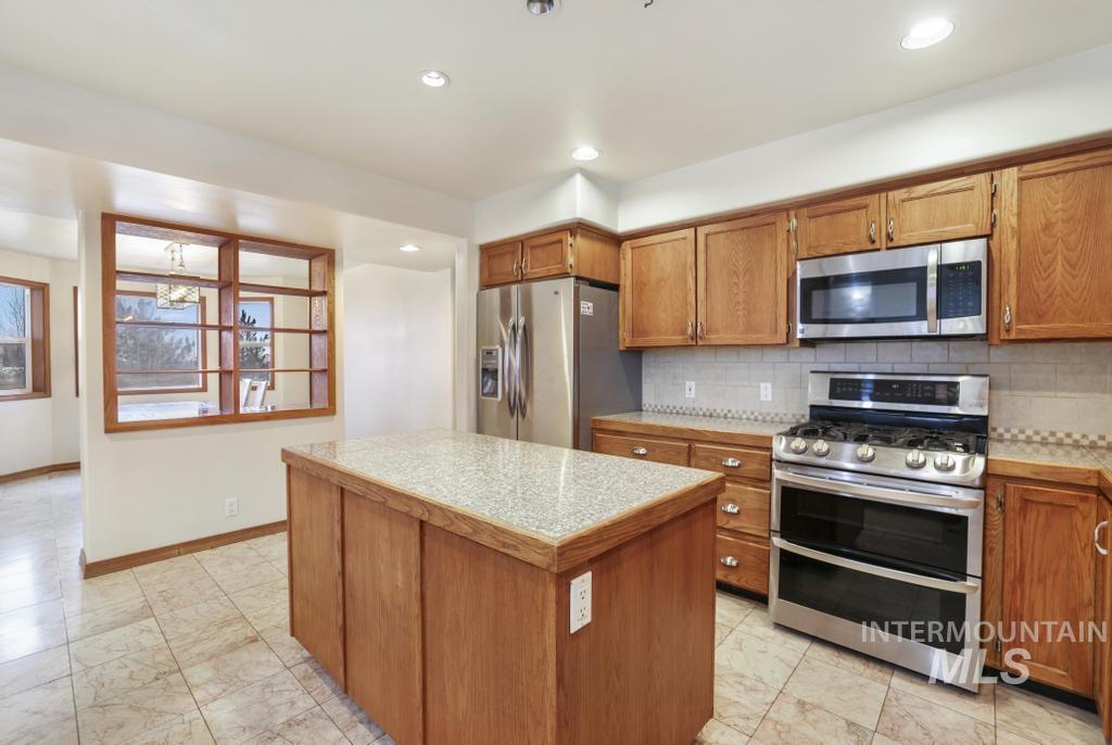 568 N 150 E, Shoshone, Idaho 83352, 4 Bedrooms, 2.5 Bathrooms, Residential For Sale, Price $555,000,MLS 98972703