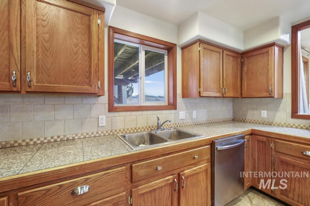 568 N 150 E, Shoshone, Idaho 83352, 4 Bedrooms, 2.5 Bathrooms, Residential For Sale, Price $555,000,MLS 98972703