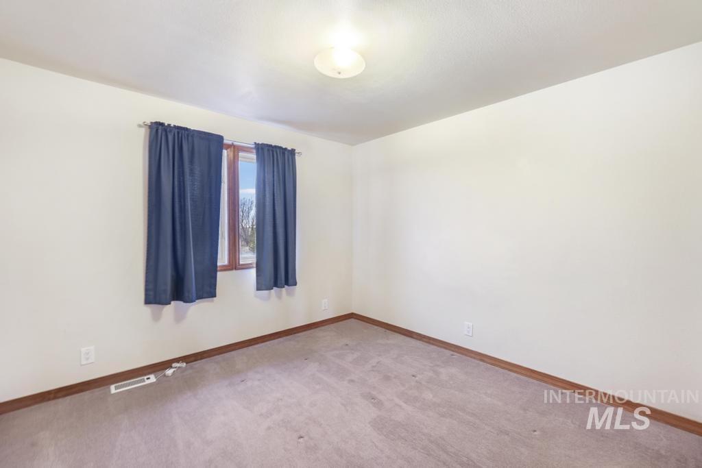 568 N 150 E, Shoshone, Idaho 83352, 4 Bedrooms, 2.5 Bathrooms, Residential For Sale, Price $555,000,MLS 98972703