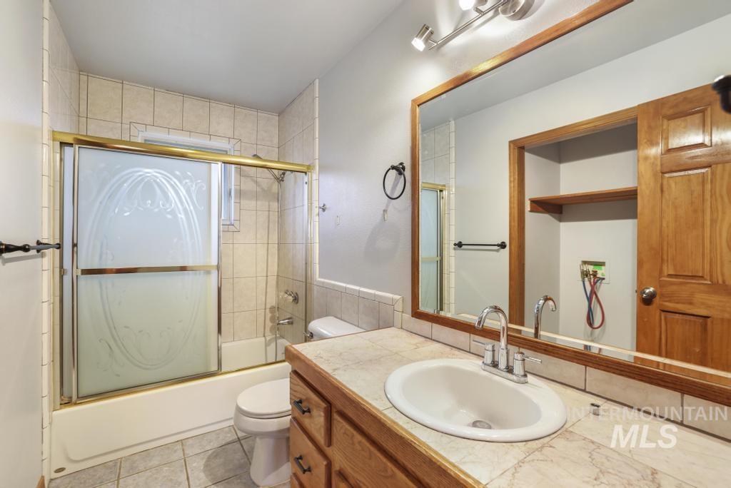 568 N 150 E, Shoshone, Idaho 83352, 4 Bedrooms, 2.5 Bathrooms, Residential For Sale, Price $555,000,MLS 98972703