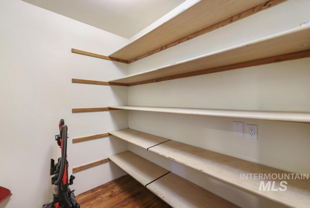 568 N 150 E, Shoshone, Idaho 83352, 4 Bedrooms, 2.5 Bathrooms, Residential For Sale, Price $555,000,MLS 98972703