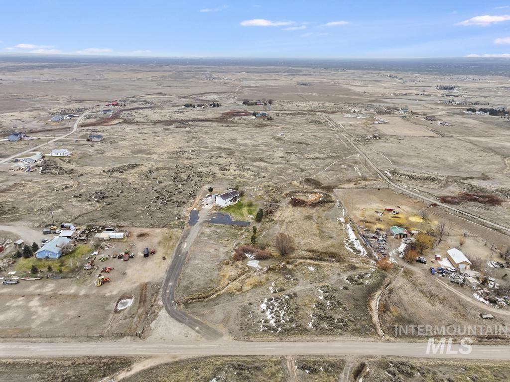 568 N 150 E, Shoshone, Idaho 83352, 4 Bedrooms, 2.5 Bathrooms, Residential For Sale, Price $555,000,MLS 98972703