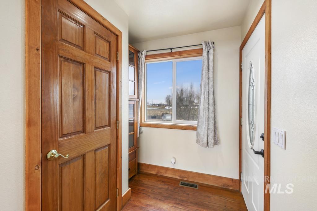 568 N 150 E, Shoshone, Idaho 83352, 4 Bedrooms, 2.5 Bathrooms, Residential For Sale, Price $547,000,MLS 98972703