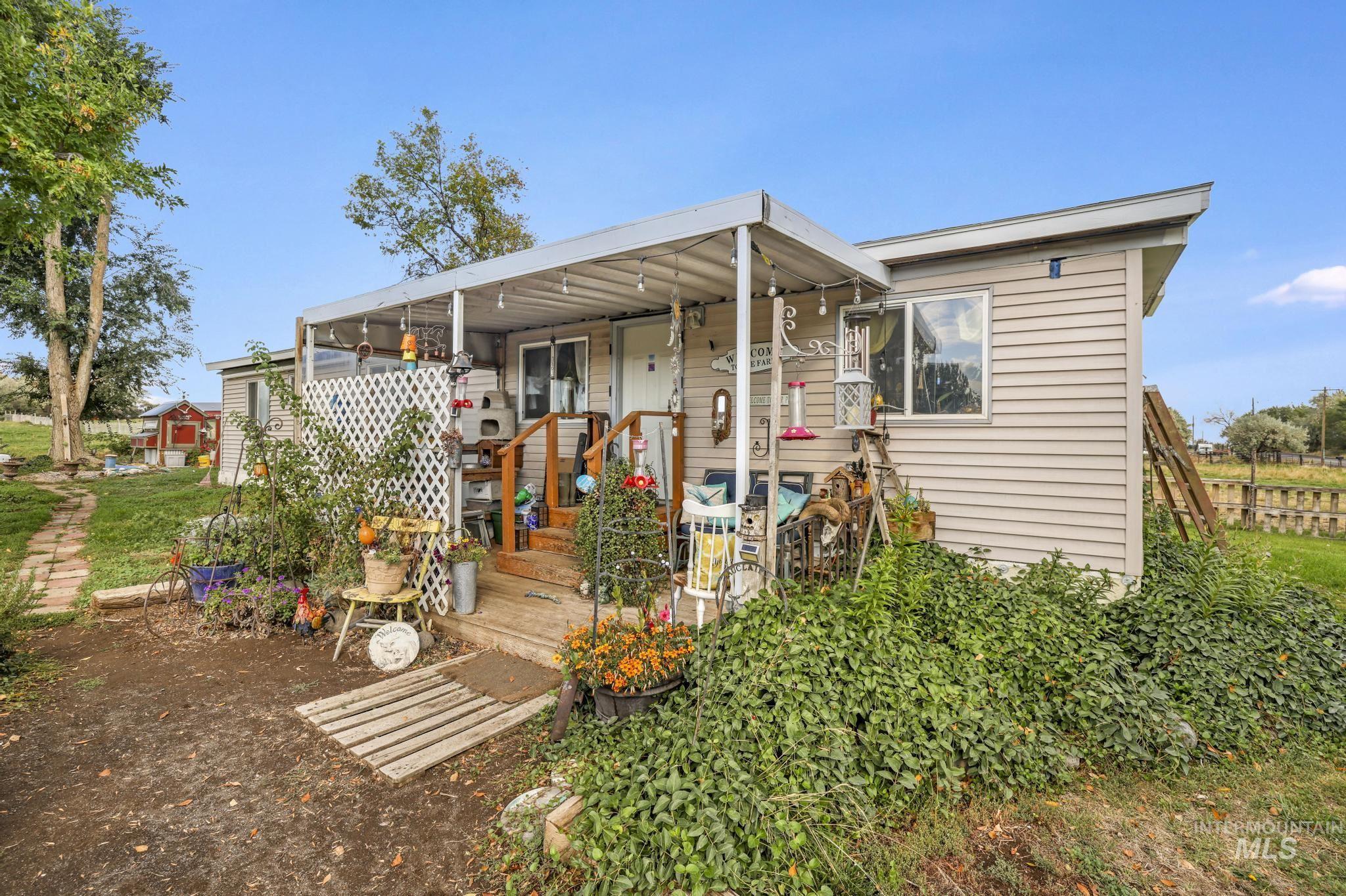 4343 N 1200 E, Buhl, Idaho 83316, 2 Bedrooms, 1 Bathroom, Residential For Sale, Price $330,000,MLS 98972706