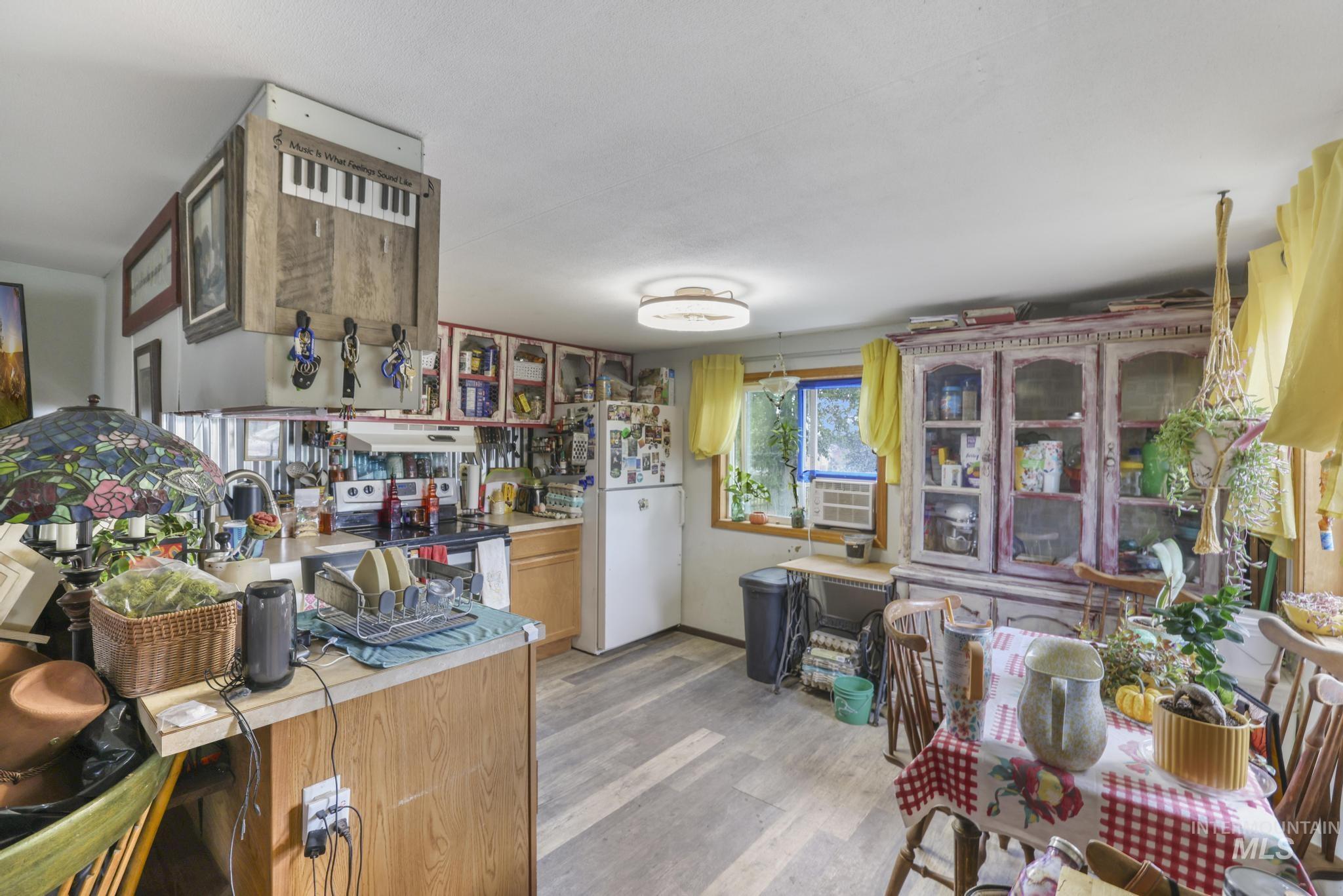 4343 N 1200 E, Buhl, Idaho 83316, 2 Bedrooms, 1 Bathroom, Residential For Sale, Price $330,000,MLS 98972706