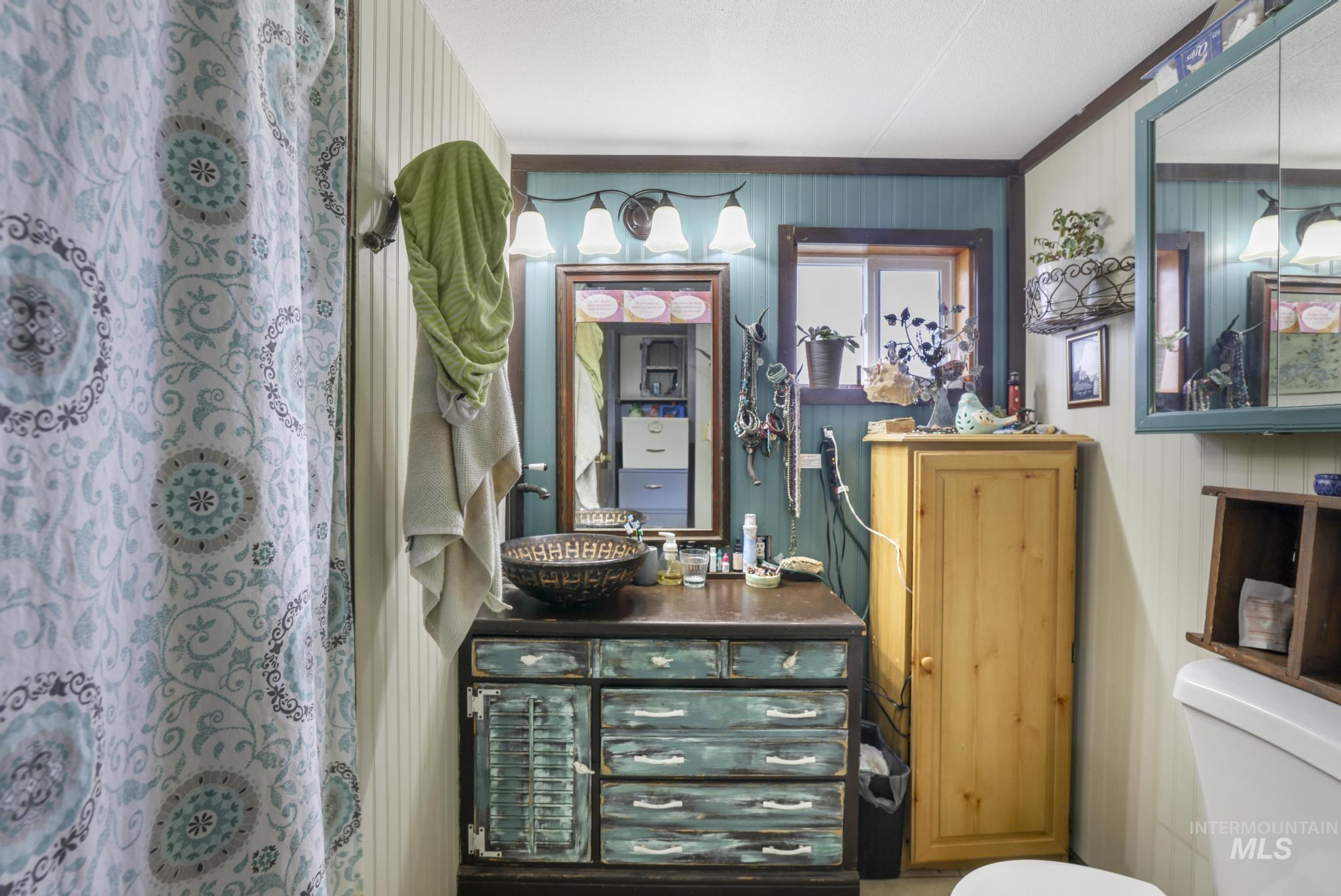 4343 N 1200 E, Buhl, Idaho 83316, 2 Bedrooms, 1 Bathroom, Residential For Sale, Price $330,000,MLS 98972706