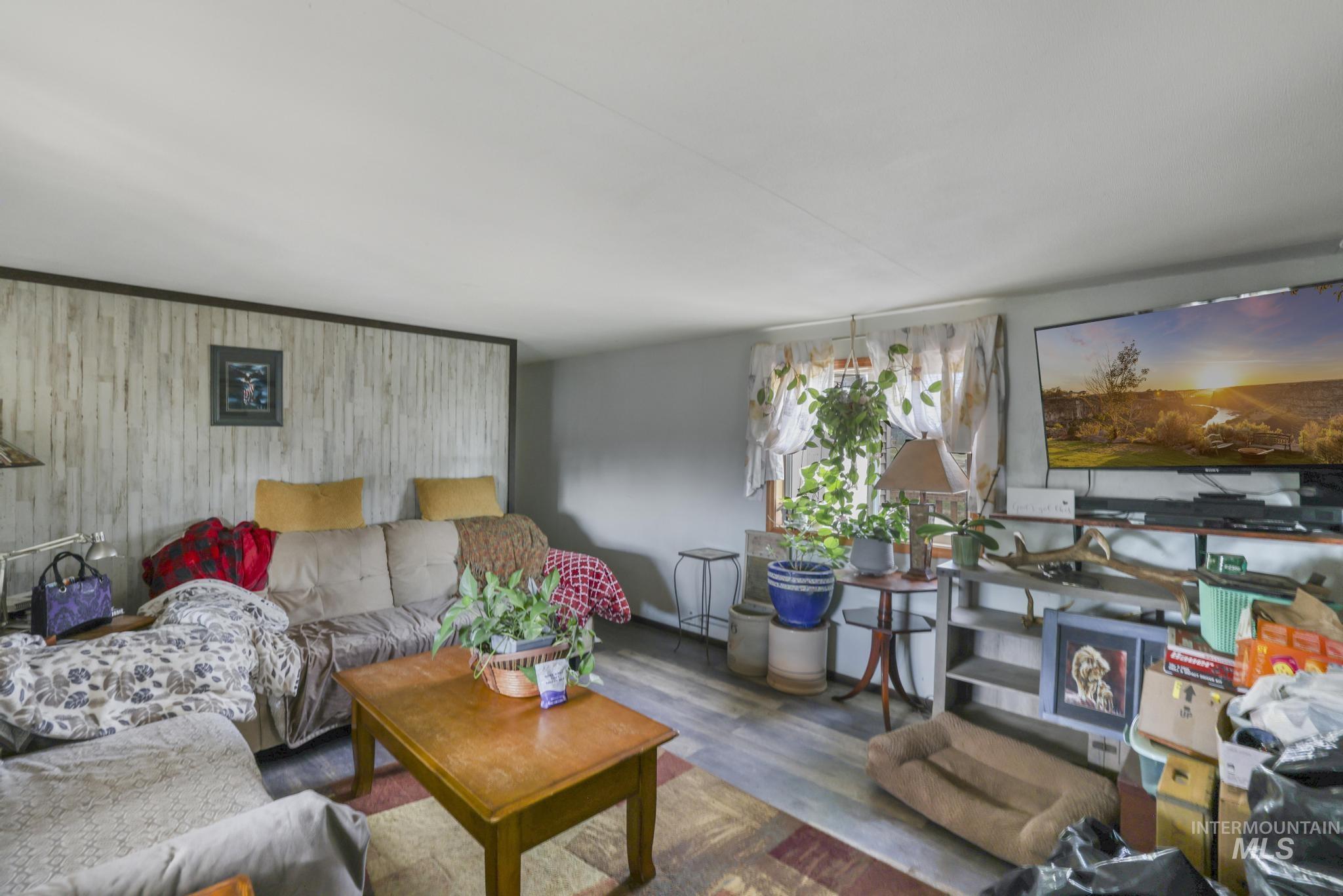 4343 N 1200 E, Buhl, Idaho 83316, 2 Bedrooms, 1 Bathroom, Residential For Sale, Price $330,000,MLS 98972706