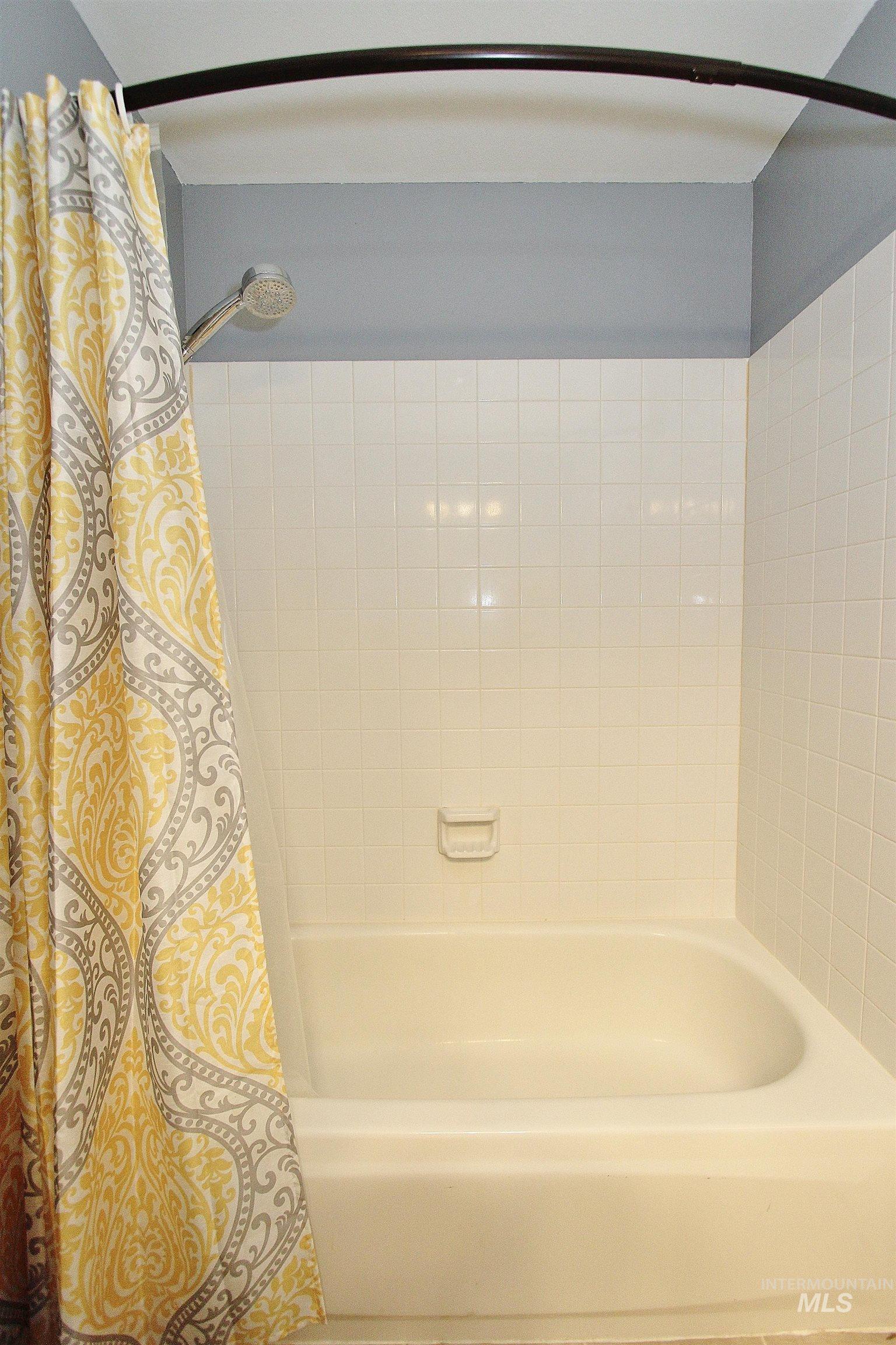 3860 N Elgin Way, Boise, Idaho 83713, 3 Bedrooms, 2 Bathrooms, Residential For Sale, Price $399,900,MLS 98972709