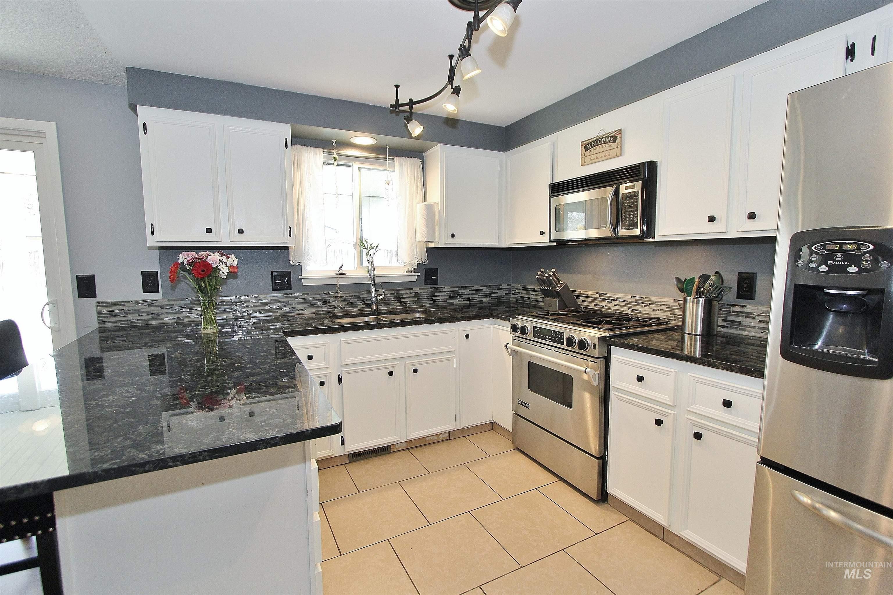 3860 N Elgin Way, Boise, Idaho 83713, 3 Bedrooms, 2 Bathrooms, Residential For Sale, Price $399,900,MLS 98972709