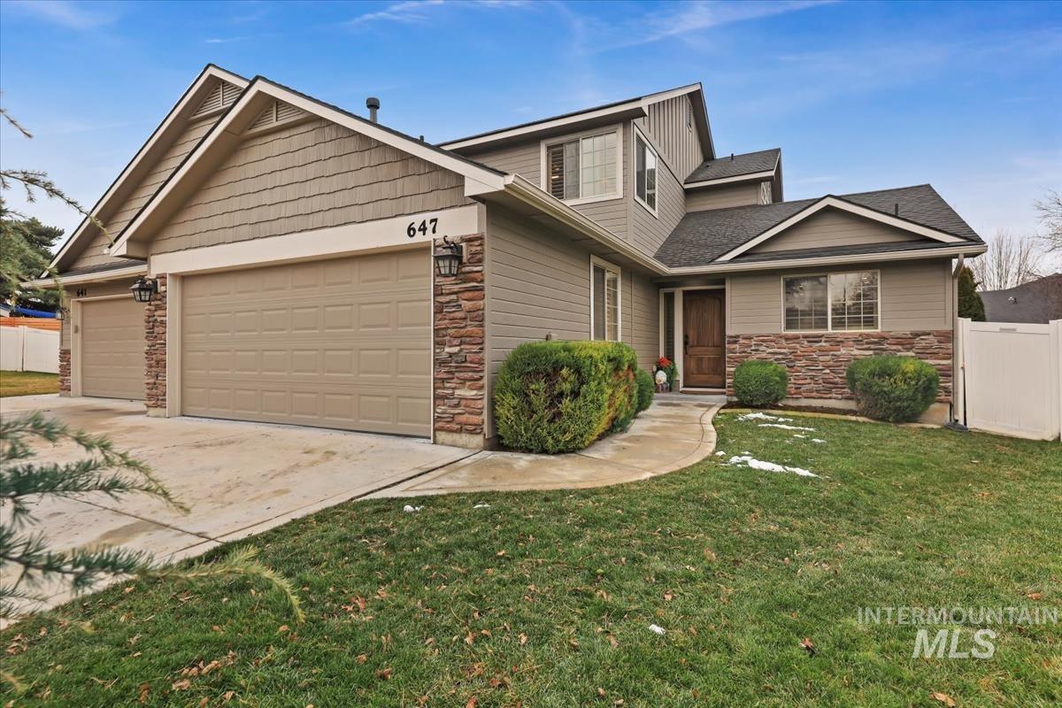 647 N Shadowfox Place, Eagle, Idaho 83616, 3 Bedrooms, 2.5 Bathrooms, Residential For Sale, Price $440,000,MLS 98972710