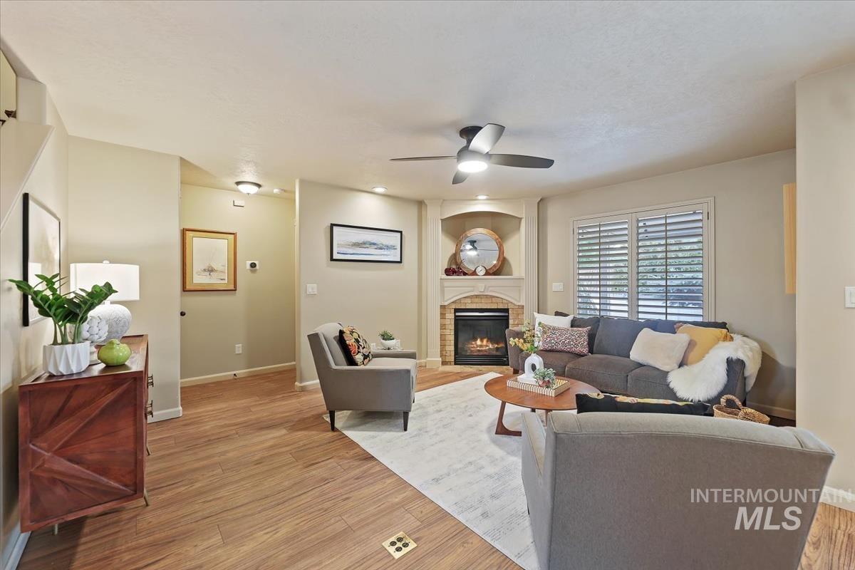 647 N Shadowfox Place, Eagle, Idaho 83616, 3 Bedrooms, 2.5 Bathrooms, Residential For Sale, Price $440,000,MLS 98972710