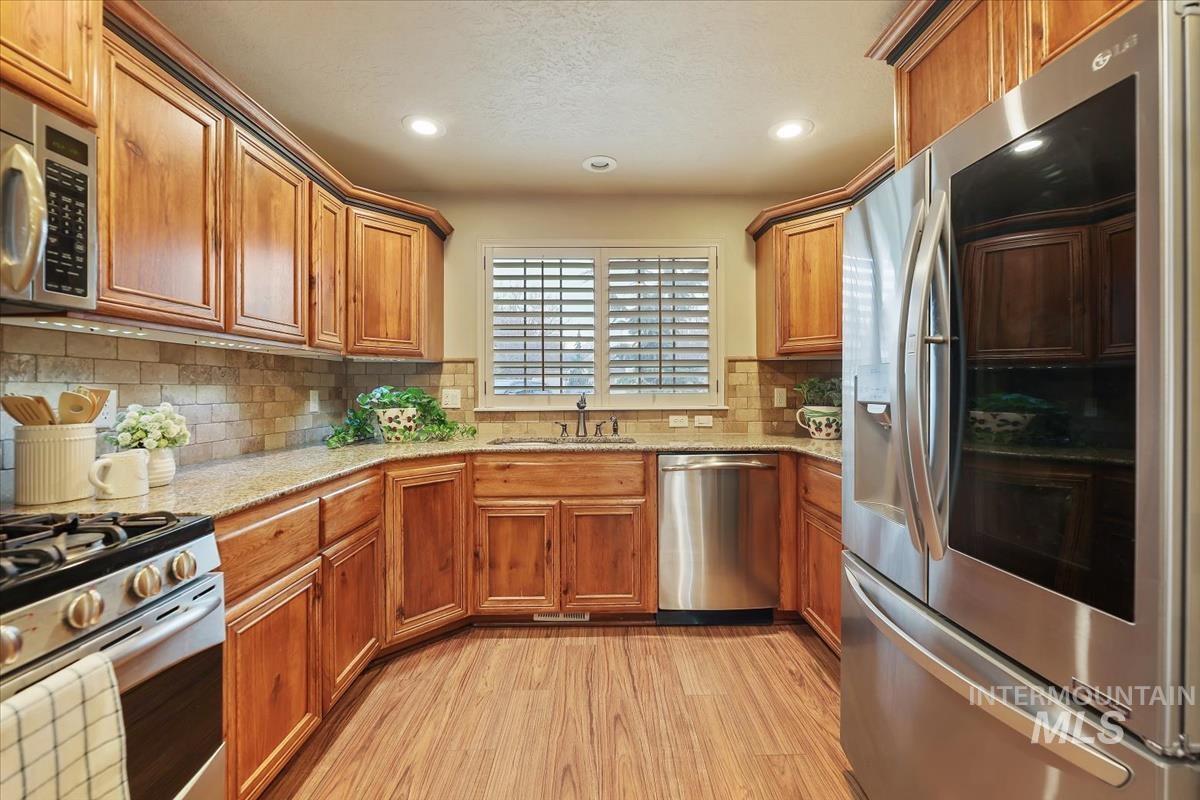 647 N Shadowfox Place, Eagle, Idaho 83616, 3 Bedrooms, 2.5 Bathrooms, Residential For Sale, Price $440,000,MLS 98972710