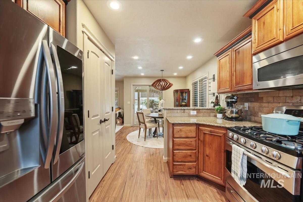 647 N Shadowfox Place, Eagle, Idaho 83616, 3 Bedrooms, 2.5 Bathrooms, Residential For Sale, Price $440,000,MLS 98972710