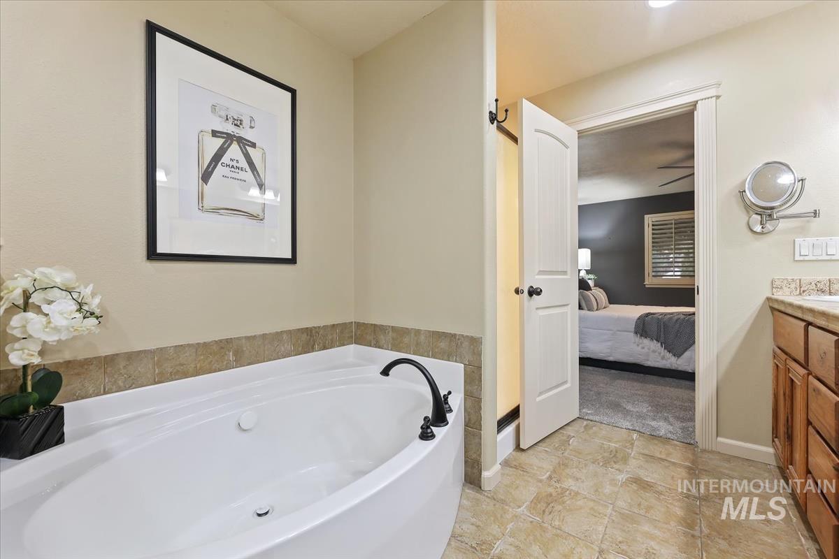 647 N Shadowfox Place, Eagle, Idaho 83616, 3 Bedrooms, 2.5 Bathrooms, Residential For Sale, Price $440,000,MLS 98972710