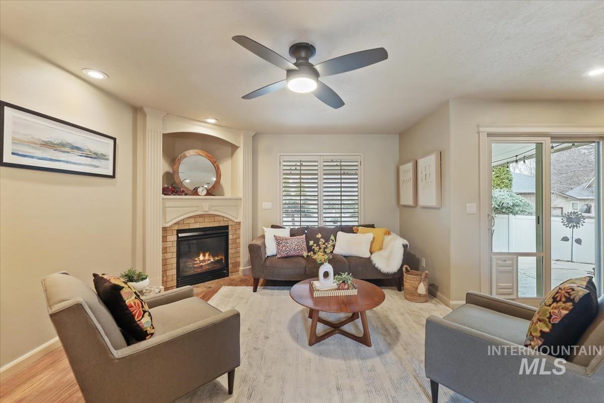 647 N Shadowfox Place, Eagle, Idaho 83616, 3 Bedrooms, 2.5 Bathrooms, Residential For Sale, Price $440,000,MLS 98972710