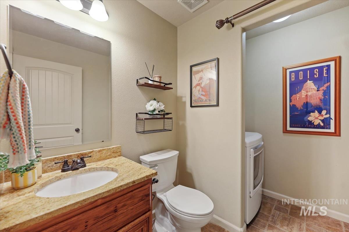 647 N Shadowfox Place, Eagle, Idaho 83616, 3 Bedrooms, 2.5 Bathrooms, Residential For Sale, Price $440,000,MLS 98972710