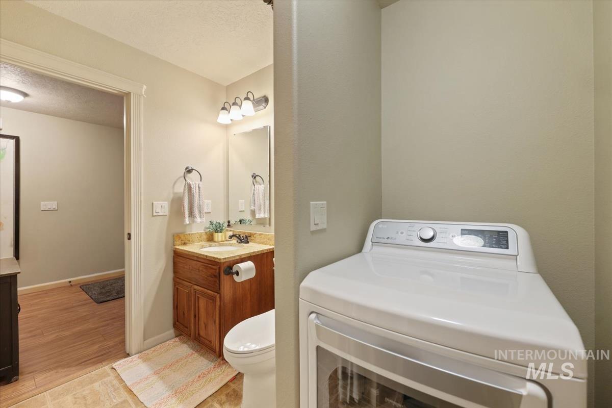 647 N Shadowfox Place, Eagle, Idaho 83616, 3 Bedrooms, 2.5 Bathrooms, Residential For Sale, Price $440,000,MLS 98972710