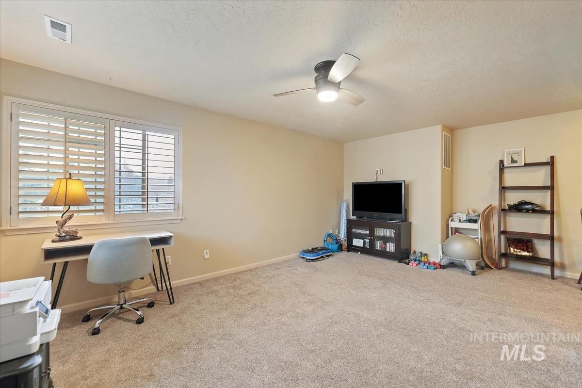 647 N Shadowfox Place, Eagle, Idaho 83616, 3 Bedrooms, 2.5 Bathrooms, Residential For Sale, Price $440,000,MLS 98972710