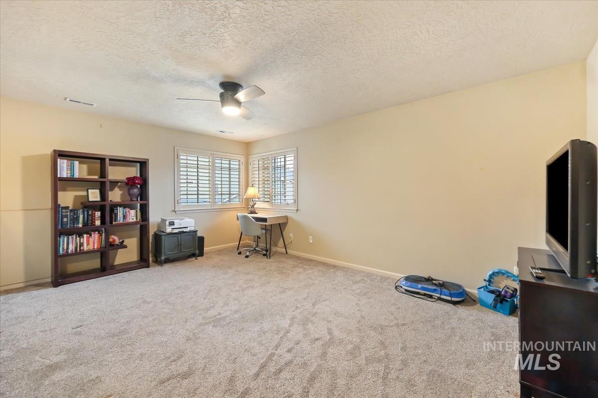 647 N Shadowfox Place, Eagle, Idaho 83616, 3 Bedrooms, 2.5 Bathrooms, Residential For Sale, Price $440,000,MLS 98972710