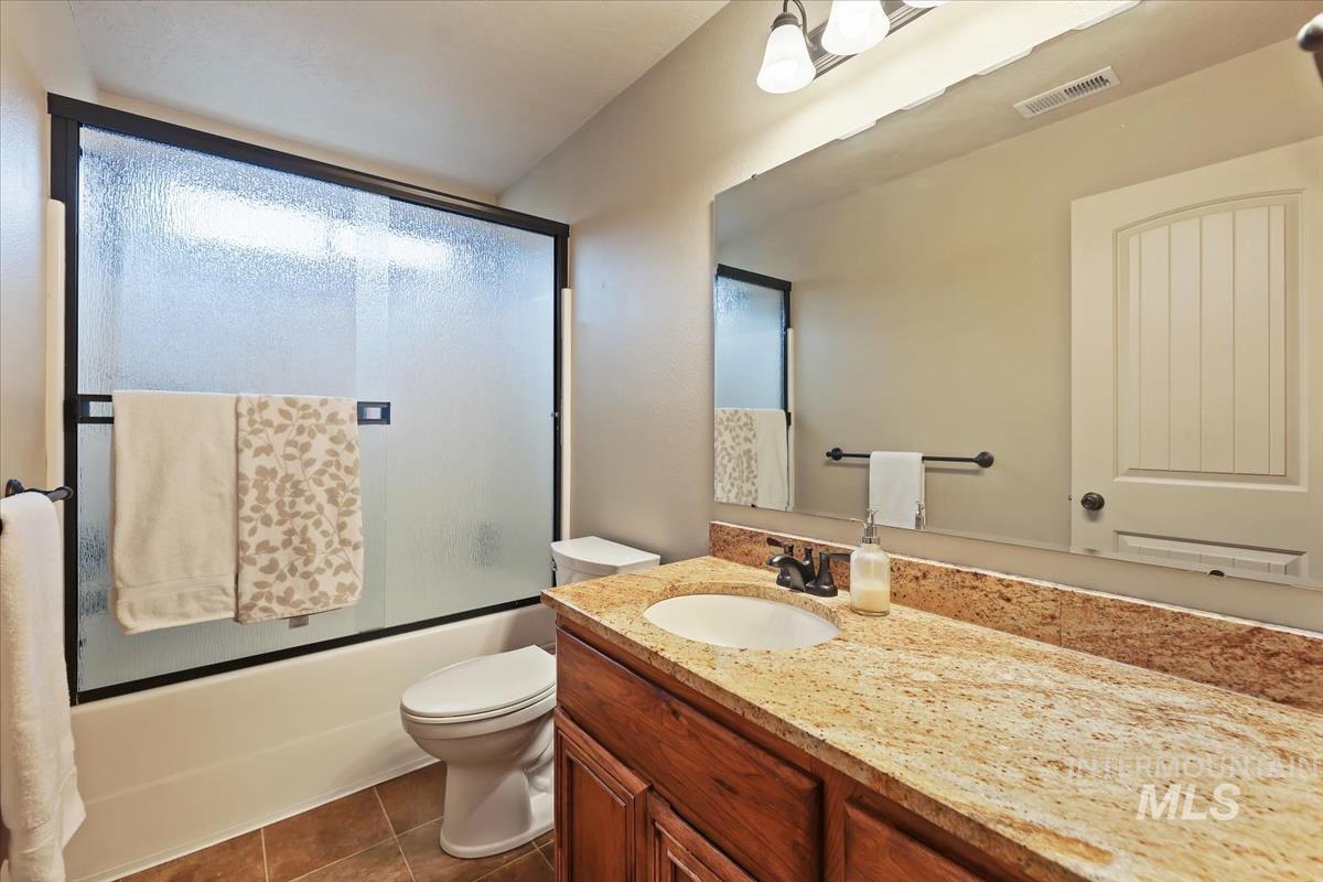 647 N Shadowfox Place, Eagle, Idaho 83616, 3 Bedrooms, 2.5 Bathrooms, Residential For Sale, Price $440,000,MLS 98972710