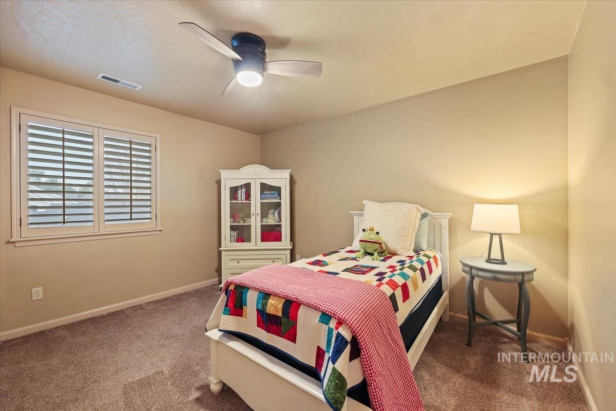 647 N Shadowfox Place, Eagle, Idaho 83616, 3 Bedrooms, 2.5 Bathrooms, Residential For Sale, Price $440,000,MLS 98972710