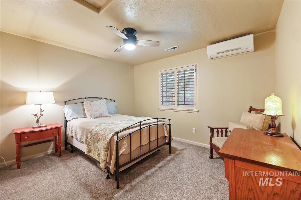 647 N Shadowfox Place, Eagle, Idaho 83616, 3 Bedrooms, 2.5 Bathrooms, Residential For Sale, Price $440,000,MLS 98972710