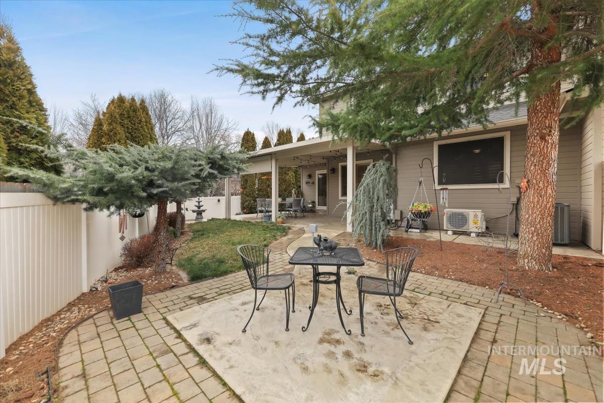 647 N Shadowfox Place, Eagle, Idaho 83616, 3 Bedrooms, 2.5 Bathrooms, Residential For Sale, Price $440,000,MLS 98972710