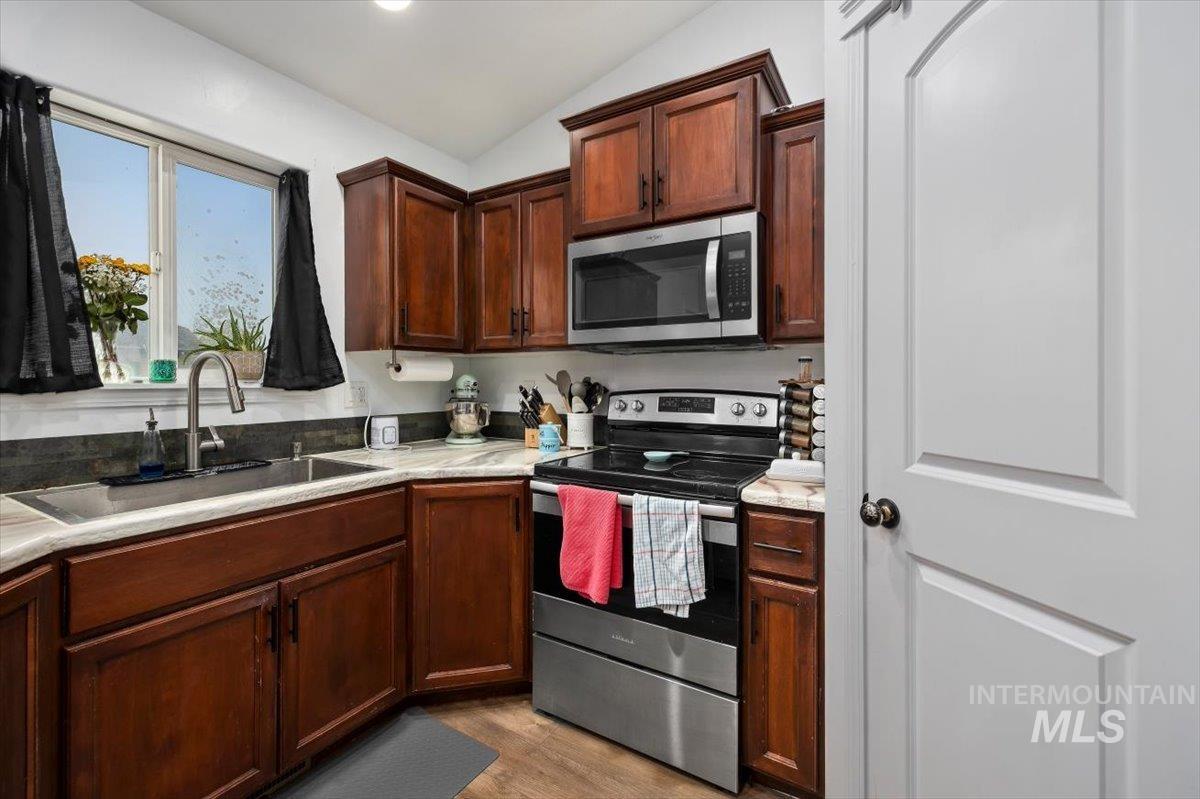 2543 Yellowstone Trail, Burley, Idaho 83318, 3 Bedrooms, 2 Bathrooms, Residential For Sale, Price $330,000,MLS 98972717