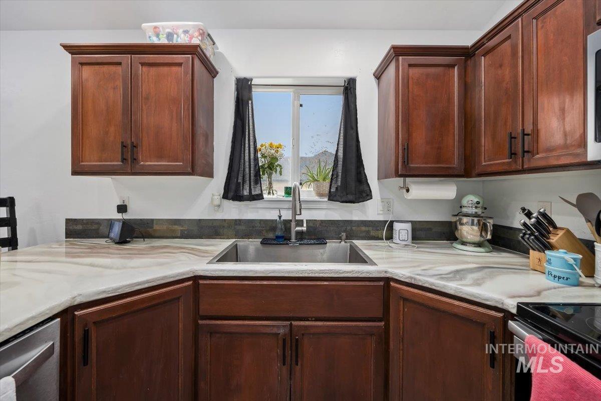 2543 Yellowstone Trail, Burley, Idaho 83318, 3 Bedrooms, 2 Bathrooms, Residential For Sale, Price $330,000,MLS 98972717