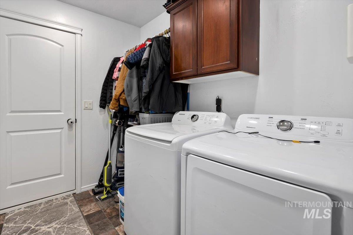 2543 Yellowstone Trail, Burley, Idaho 83318, 3 Bedrooms, 2 Bathrooms, Residential For Sale, Price $330,000,MLS 98972717