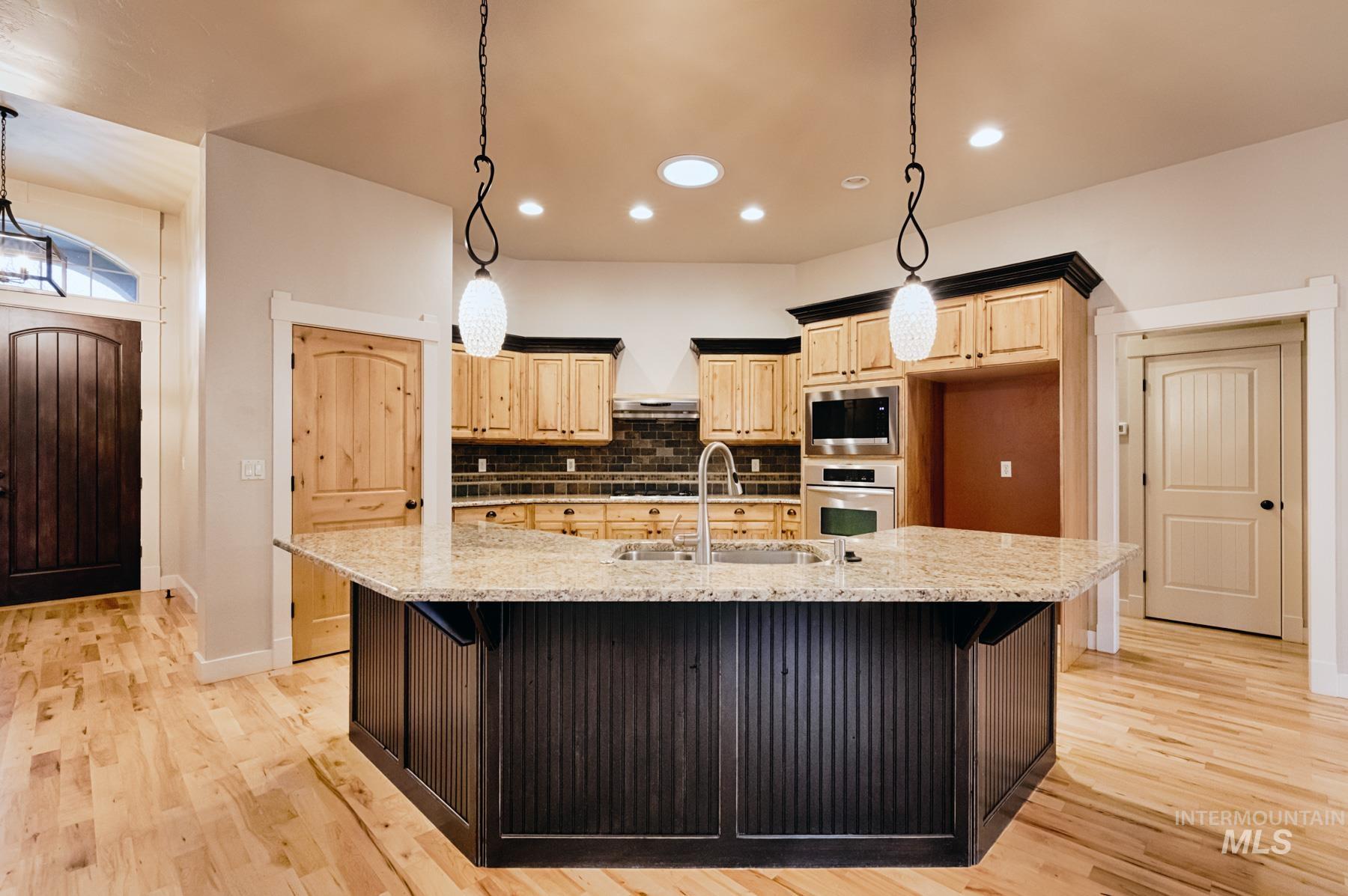 4328 W Miners Farm Dr., Boise, Idaho 83714, 3 Bedrooms, 2.5 Bathrooms, Residential For Sale, Price $770,000,MLS 98972719