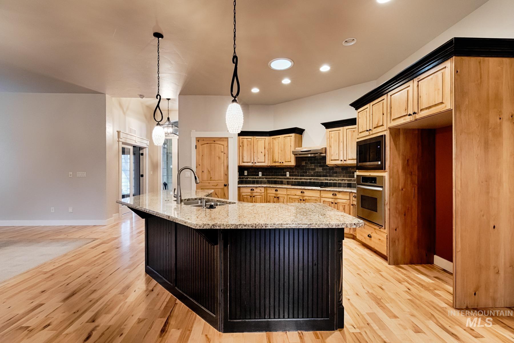 4328 W Miners Farm Dr., Boise, Idaho 83714, 3 Bedrooms, 2.5 Bathrooms, Residential For Sale, Price $770,000,MLS 98972719