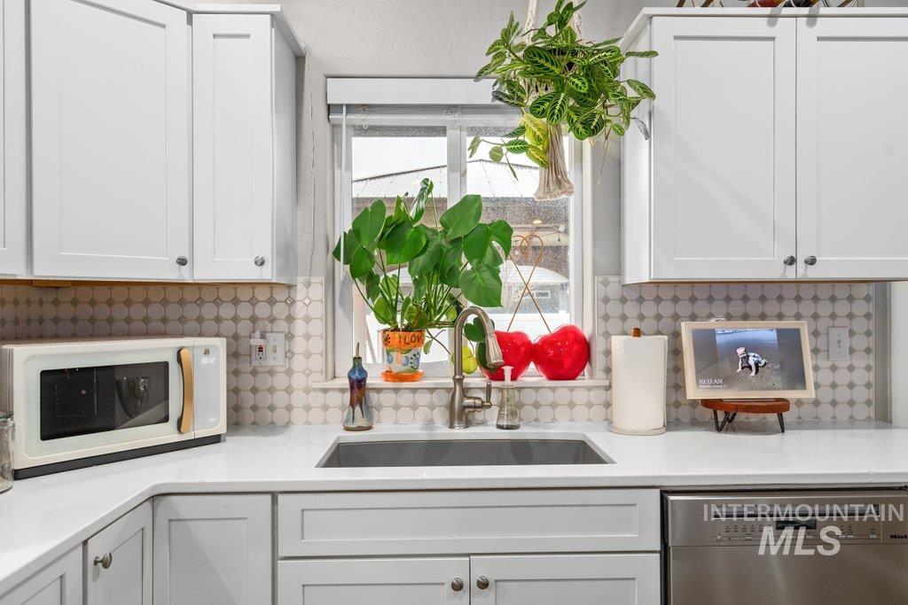 6697 W IRISH CIR, Rathdrum, Idaho 83858, 3 Bedrooms, 2 Bathrooms, Residential For Sale, Price $505,000,MLS 98972720