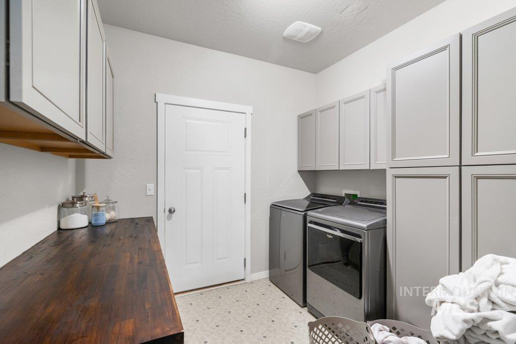 6697 W IRISH CIR, Rathdrum, Idaho 83858, 3 Bedrooms, 2 Bathrooms, Residential For Sale, Price $505,000,MLS 98972720