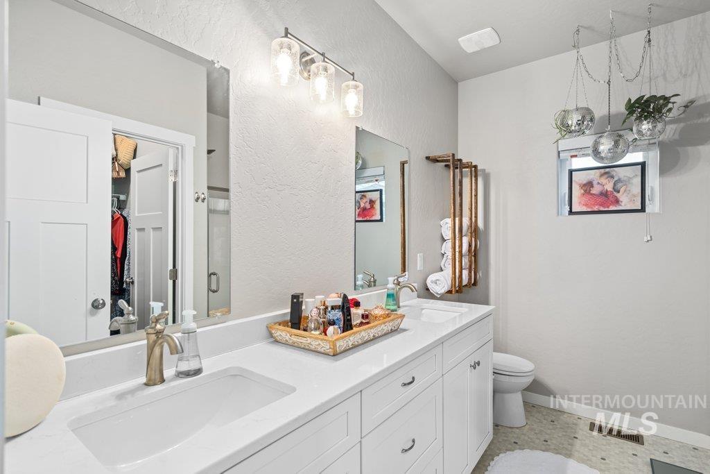 6697 W IRISH CIR, Rathdrum, Idaho 83858, 3 Bedrooms, 2 Bathrooms, Residential For Sale, Price $505,000,MLS 98972720