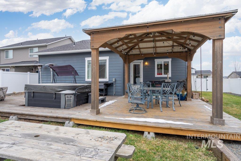 6697 W IRISH CIR, Rathdrum, Idaho 83858, 3 Bedrooms, 2 Bathrooms, Residential For Sale, Price $505,000,MLS 98972720