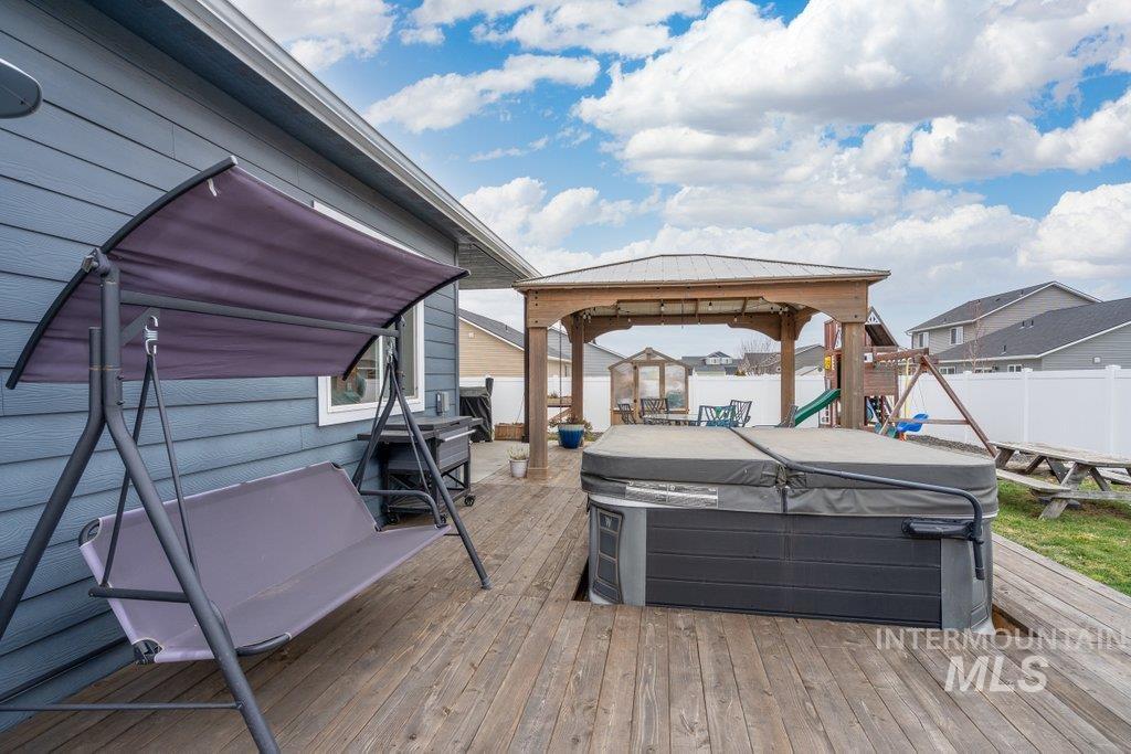 6697 W IRISH CIR, Rathdrum, Idaho 83858, 3 Bedrooms, 2 Bathrooms, Residential For Sale, Price $505,000,MLS 98972720