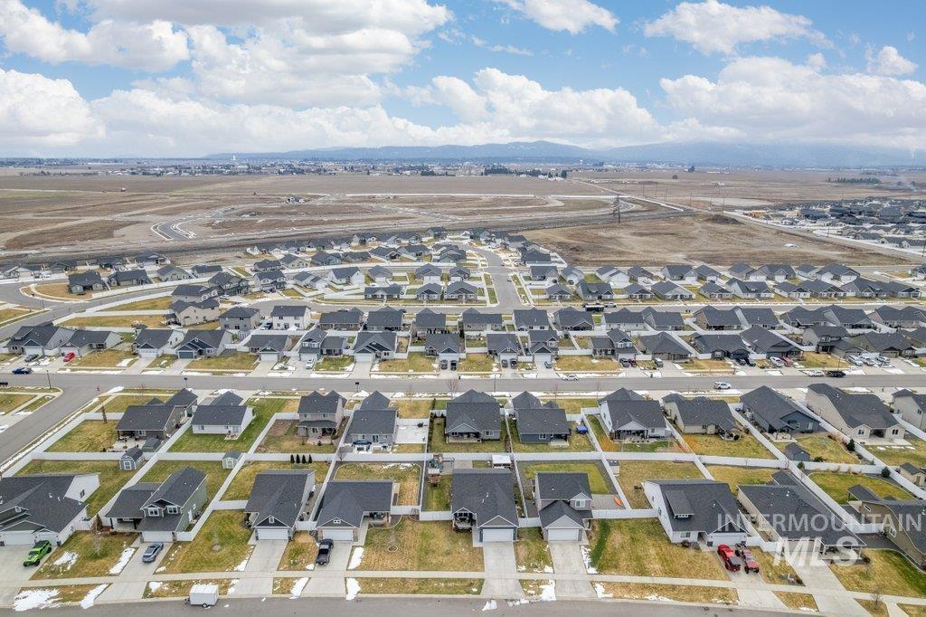 6697 W IRISH CIR, Rathdrum, Idaho 83858, 3 Bedrooms, 2 Bathrooms, Residential For Sale, Price $505,000,MLS 98972720