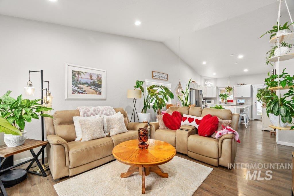 6697 W IRISH CIR, Rathdrum, Idaho 83858, 3 Bedrooms, 2 Bathrooms, Residential For Sale, Price $505,000,MLS 98972720