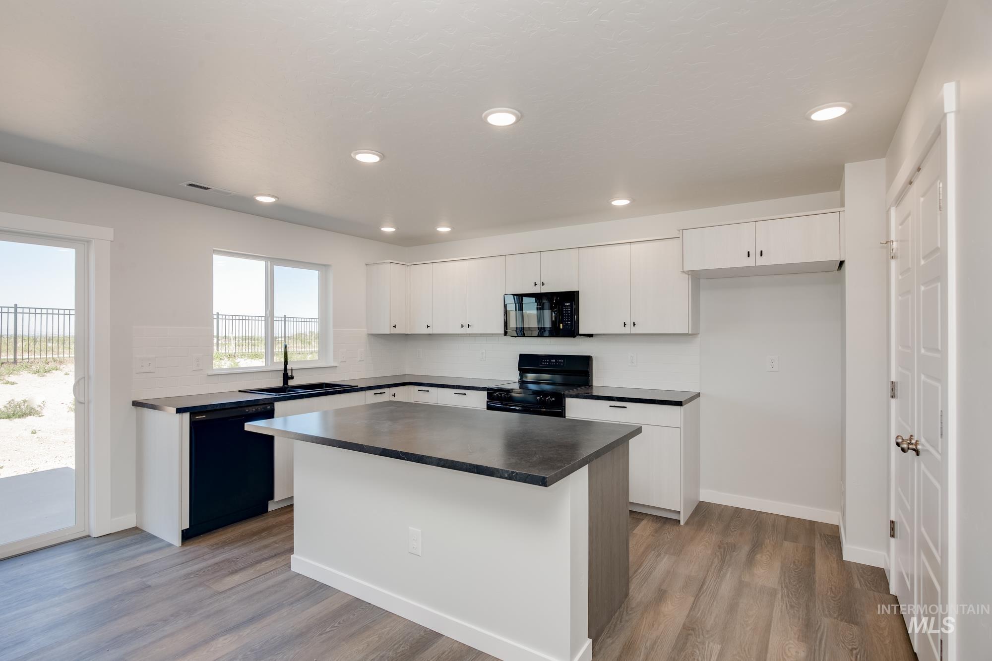 18447 N Sweet William Ave, Nampa, Idaho 83687, 4 Bedrooms, 2.5 Bathrooms, Residential For Sale, Price $484,990,MLS 98972722