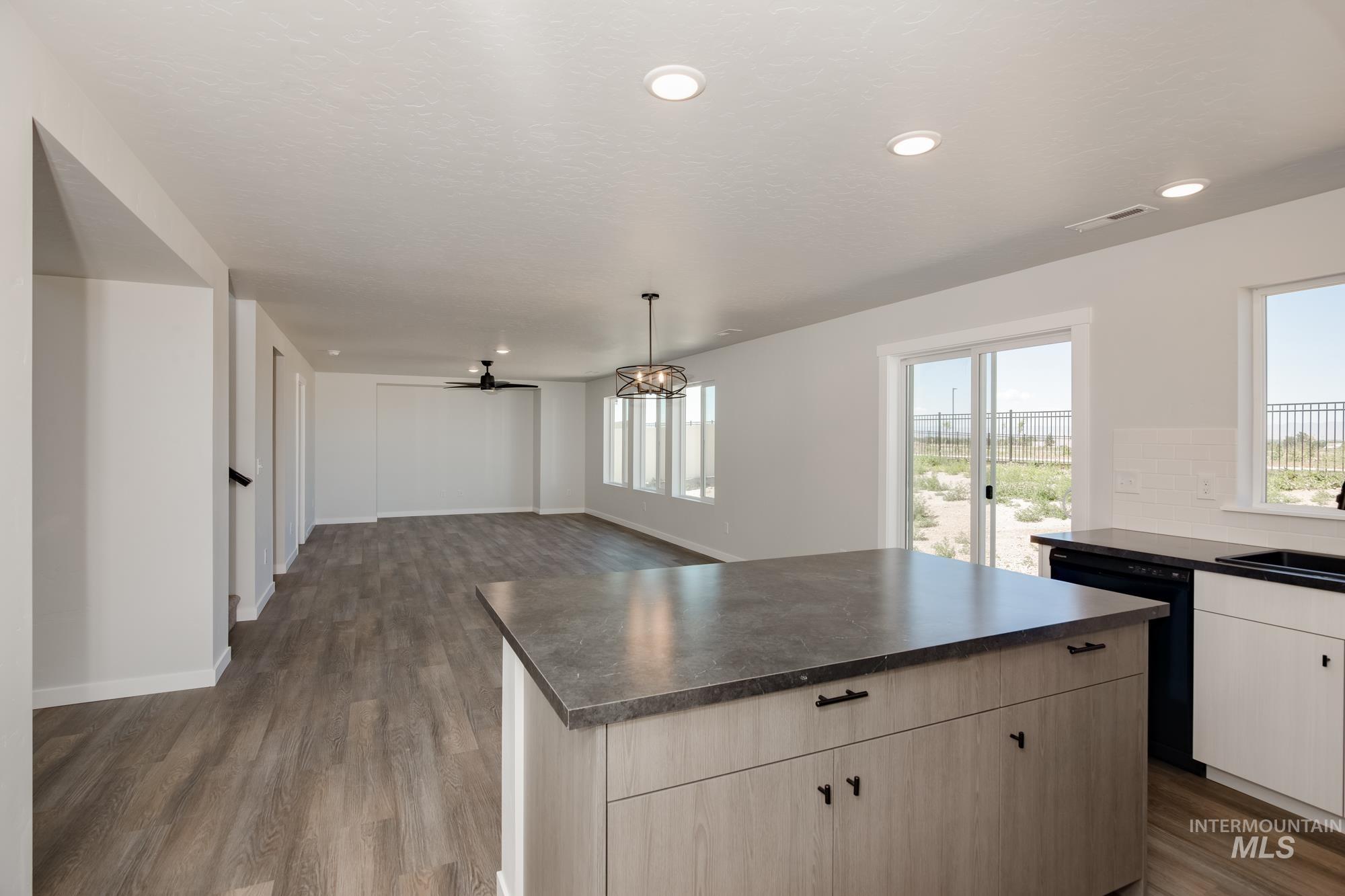 18447 N Sweet William Ave, Nampa, Idaho 83687, 4 Bedrooms, 2.5 Bathrooms, Residential For Sale, Price $484,990,MLS 98972722