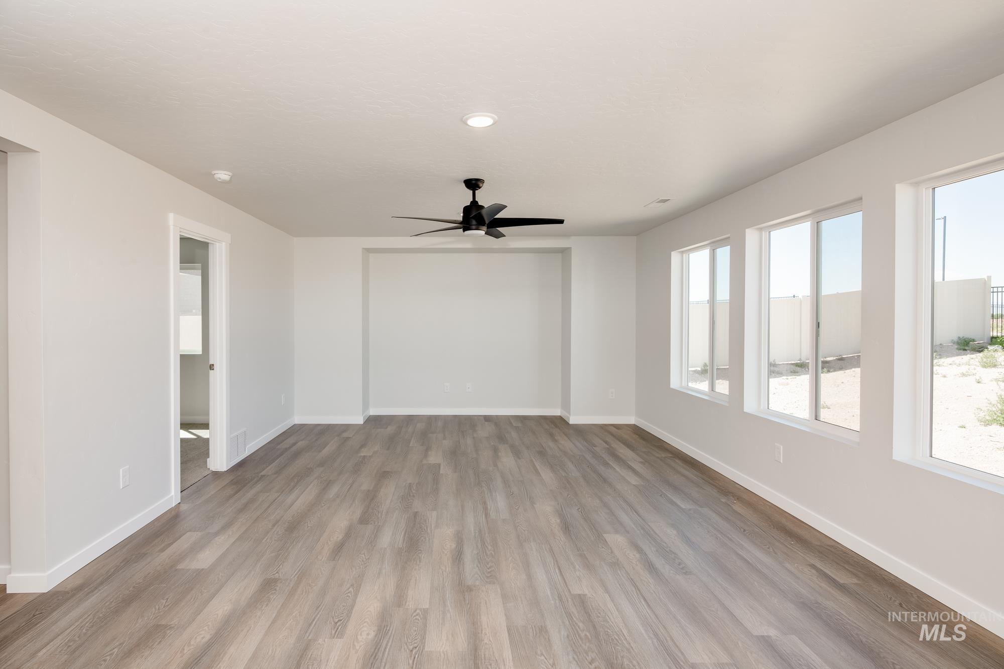 18447 N Sweet William Ave, Nampa, Idaho 83687, 4 Bedrooms, 2.5 Bathrooms, Residential For Sale, Price $484,990,MLS 98972722