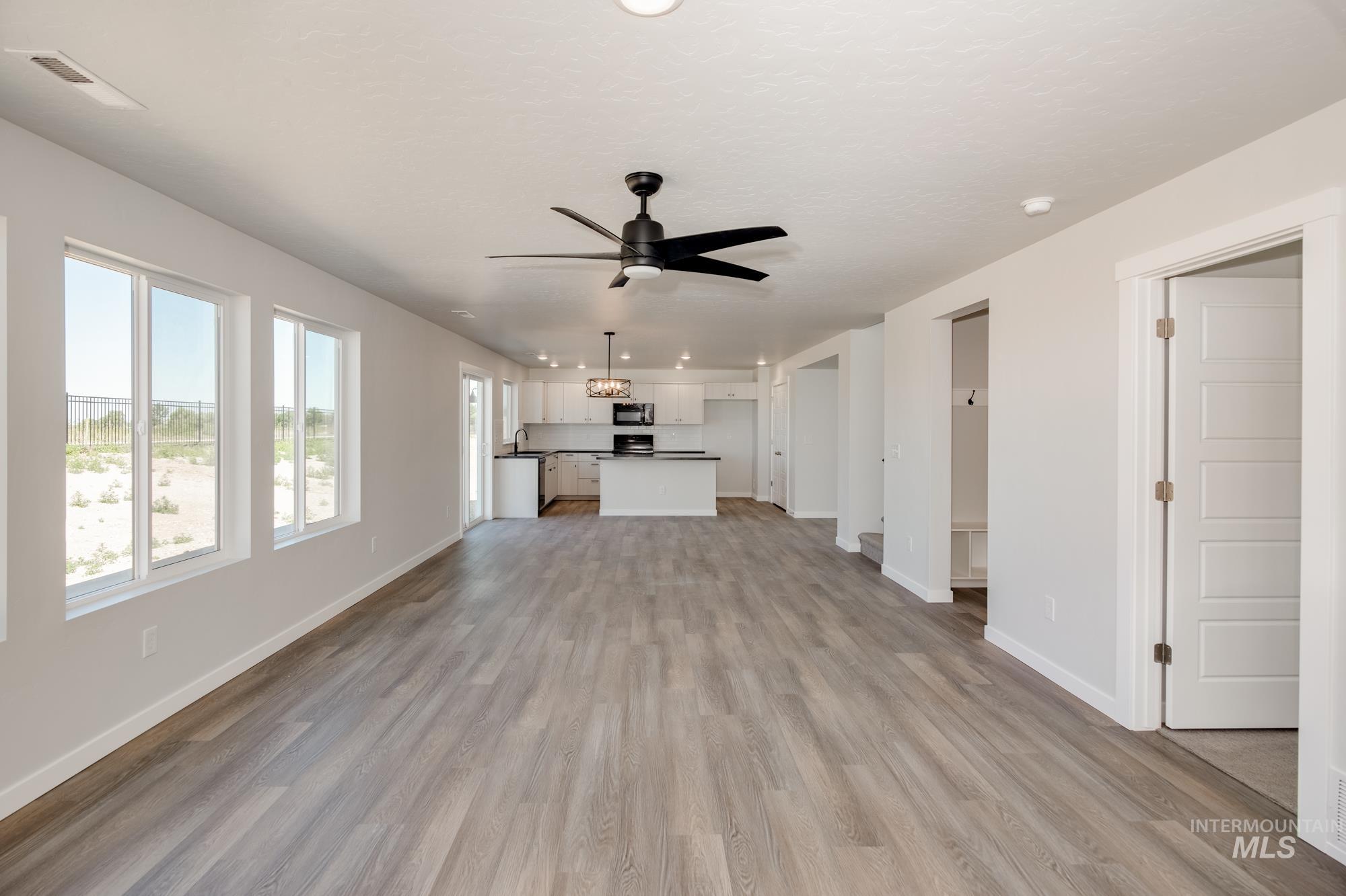 18447 N Sweet William Ave, Nampa, Idaho 83687, 4 Bedrooms, 2.5 Bathrooms, Residential For Sale, Price $484,990,MLS 98972722