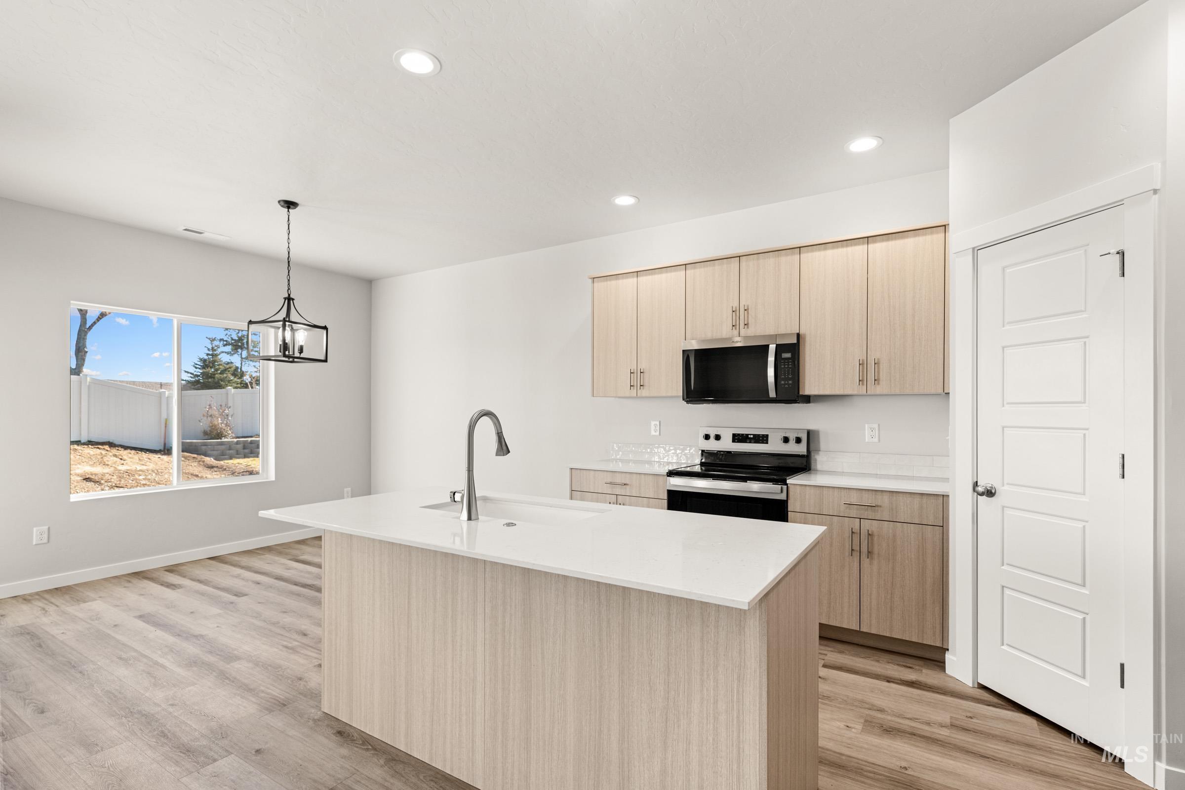 17606 N Boone Peak Ave, Nampa, Idaho 83687, 3 Bedrooms, 2 Bathrooms, Residential For Sale, Price $455,990,MLS 98972728